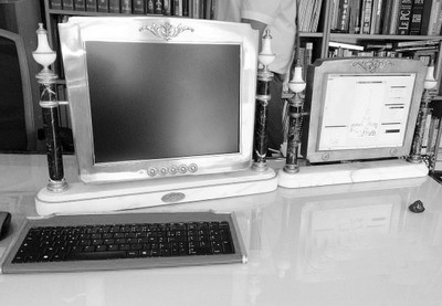 包层纯皮镶道金边 电脑也走‘帝王风’